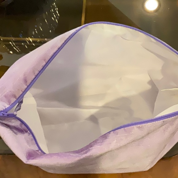 Wonderful purple silk lingerie/ hosiery bag.  Monogram “K” on front.  Like new. - Picture 6 of 7